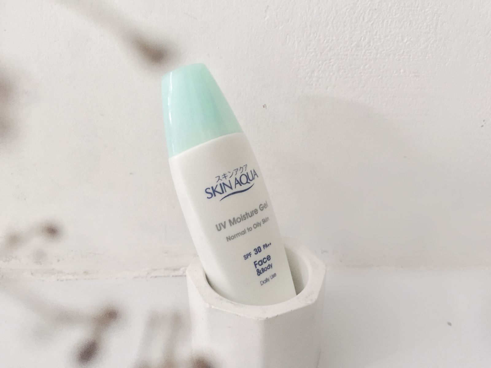 Review Sunscreen Skin Aqua UV Moistur Gel